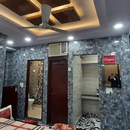 Aggarwal Luxury Room: Private Kitchen & Balcony in Lajpat Nagar New Delhi Exterior photo