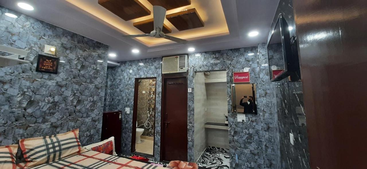 Aggarwal Luxury Room: Private Kitchen & Balcony in Lajpat Nagar New Delhi Exterior photo