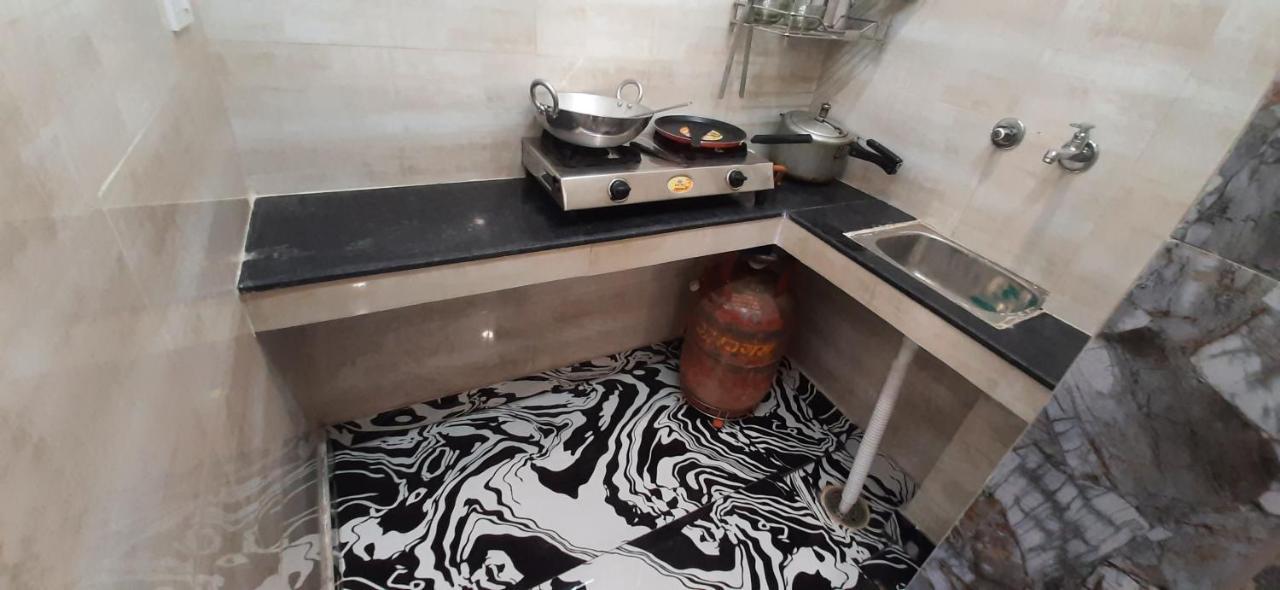 Aggarwal Luxury Room: Private Kitchen & Balcony in Lajpat Nagar New Delhi Exterior photo